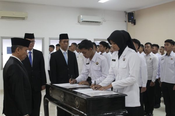 Kakanwil Ditjenpas Jabar Lantik Pejabat Administrator & PNS Angkatan 2023
