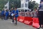 Sejumlah Mahasiswa Demo di Depan Kantor DPRD Indramayu