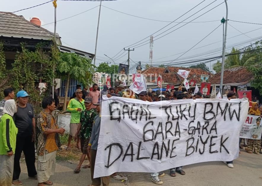 Tuntut Transparansi Anggaran Dana Desa, Ratusan Warga Desa Sukaslamet Geruduk Kantor Kuwu Tuntut Transparansi Anggaran Dana Desa, Ratusan Warga Desa Sukaslamet Geruduk Kantor Kuwu