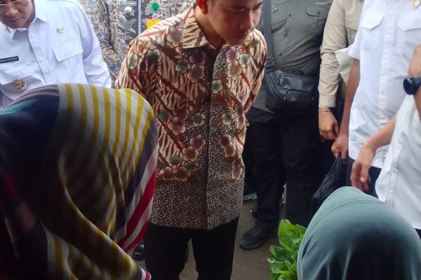 Wapres Gibran Tinjau Stabilitas Harga di Pasar Baru Indramayu