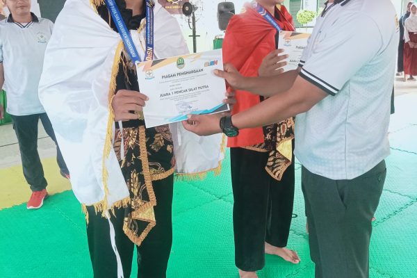 Muhammad Bagus Irwanto Siswa SMAN 1 Anjatan Berhasil Meraih Juara 1 Pencak Silat O2SN Tingkat Kabupaten Indramayu