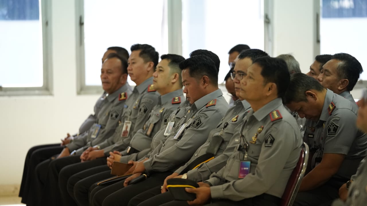 Kalapas Indramayu Terima Pengarahan dari Direktur TI & Kerjasama Pemasyarakatan Kalapas Indramayu Terima Pengarahan dari Direktur TI & Kerjasama Pemasyarakatan
