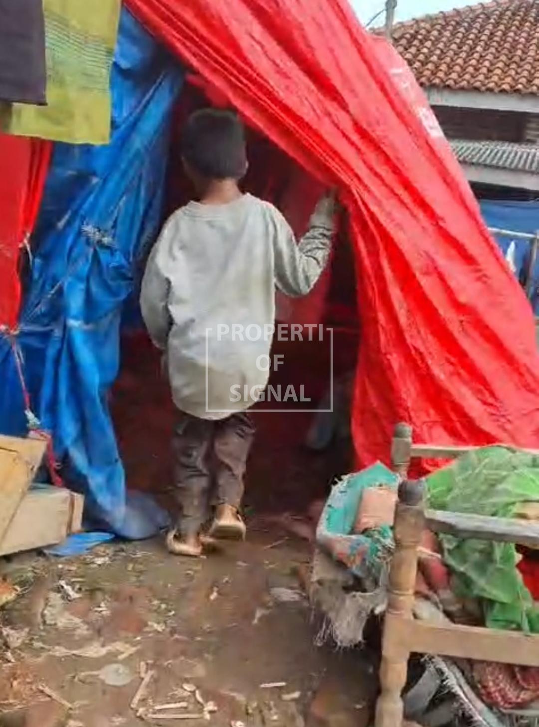 Hidup di Tenda, Heri Sujati Bertahan di Tengah Reruntuhan Harapan Hidup di Tenda, Heri Sujati Bertahan di Tengah Reruntuhan Harapan