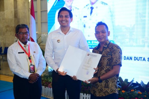 Bupati Lucky Hakim Kukuhkan Duta Seni Indramayu 2025, Dorong Pelestarian Budaya Lokal