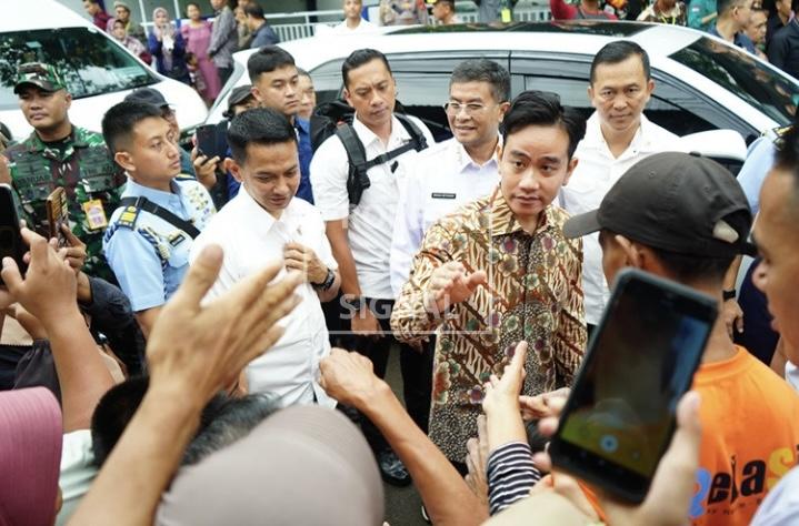 Wapres Gibran Rakabuming Tinjau Program Cek Kesehatan Gratis di Puskesmas Margadadi Wapres Gibran Rakabuming Tinjau Program Cek Kesehatan Gratis di Puskesmas Margadadi