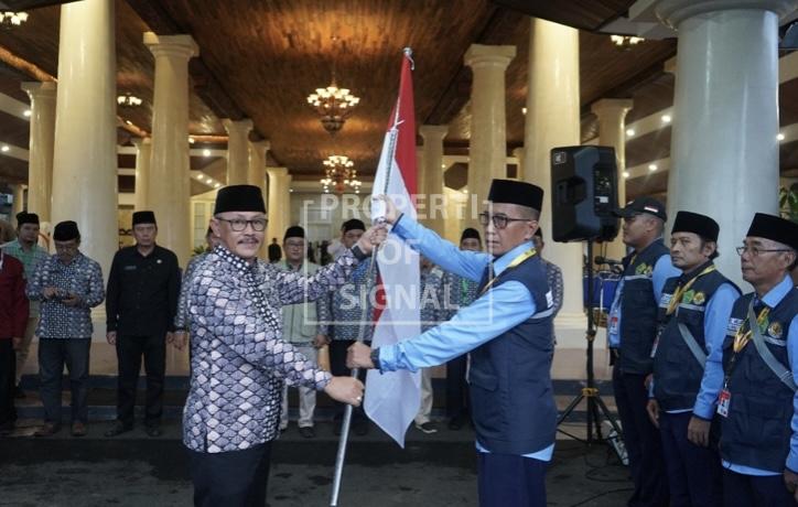 Wabup Indramayu Lepas 445 Calon Haji Kloter 19 Wabup Indramayu Lepas 445 Calon Haji Kloter 19