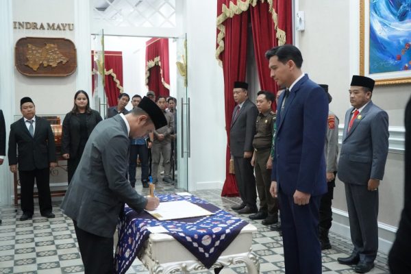 Direksi PT. BWI Tandatangani Kontrak Kerja di Hadapan Bupati Indramayu