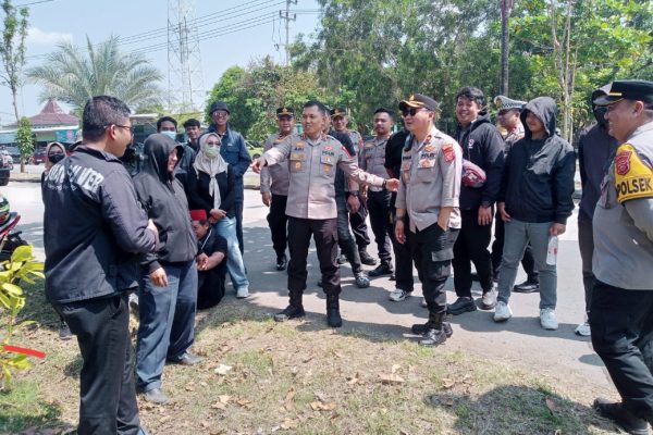 Bukan Hanya Amankan, Polres Indramayu Rangkul Buruh di Hari Buruh Internasional