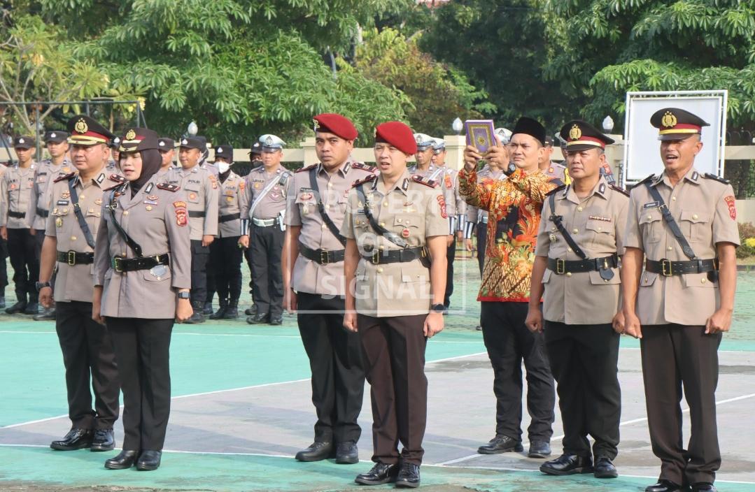 Polres Indramayu Gelar Sertijab, Posisi Strategis Dilingkungan Polres Resmi Berganti. Polres Indramayu Gelar Sertijab, Posisi Strategis Dilingkungan Polres Resmi Berganti.