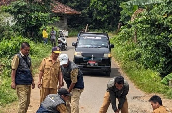 PT. BSM Bantu Penuh Perbaikan Rusaknya Jembatan Jalan Minajaya PT. BSM Bantu Penuh Perbaikan Rusaknya Jembatan Jalan Minajaya