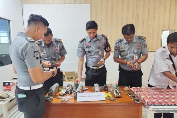 Deteksi Dini Gangguan Kamtib, Lapas Indramayu Lakukan Pengecekan Gembok Blok Hunian