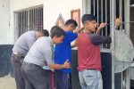 Ciptakan Lingkungan Kondusif, Lapas Indramayu Sidak Kamar Hunian Warga Binaan