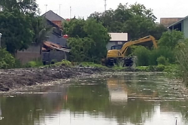 Kurangi Resiko Banjir, Pemda Indramayu Atasi Pendangkalan Kolam Retensi