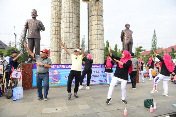 Senam Bersama Lansia, Wabup: Pemkab Indramayu Komitmen Wujudkan Lansia 