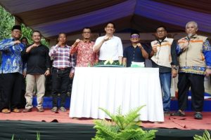Hadiri HUT ke 2, Bupati Lucky: Hipraksi Indramayu Tumbuhkan Generasi Religius Lewat Khitan Massal