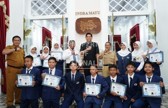 Membanggakan! Pelajar Berprestasi dan Atlet Indramayu Raih Medali, Bupati Lucky Hakim Berikan Penghargaan Membanggakan! Pelajar Berprestasi dan Atlet Indramayu Raih Medali, Bupati Lucky Hakim Berikan Penghargaan