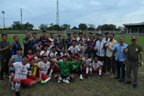 Lucky Hakim Buka Turnamen Sepak Bola Bupati Cup 2025, Perebutkan Hadiah Puluhan Juta Rupiah