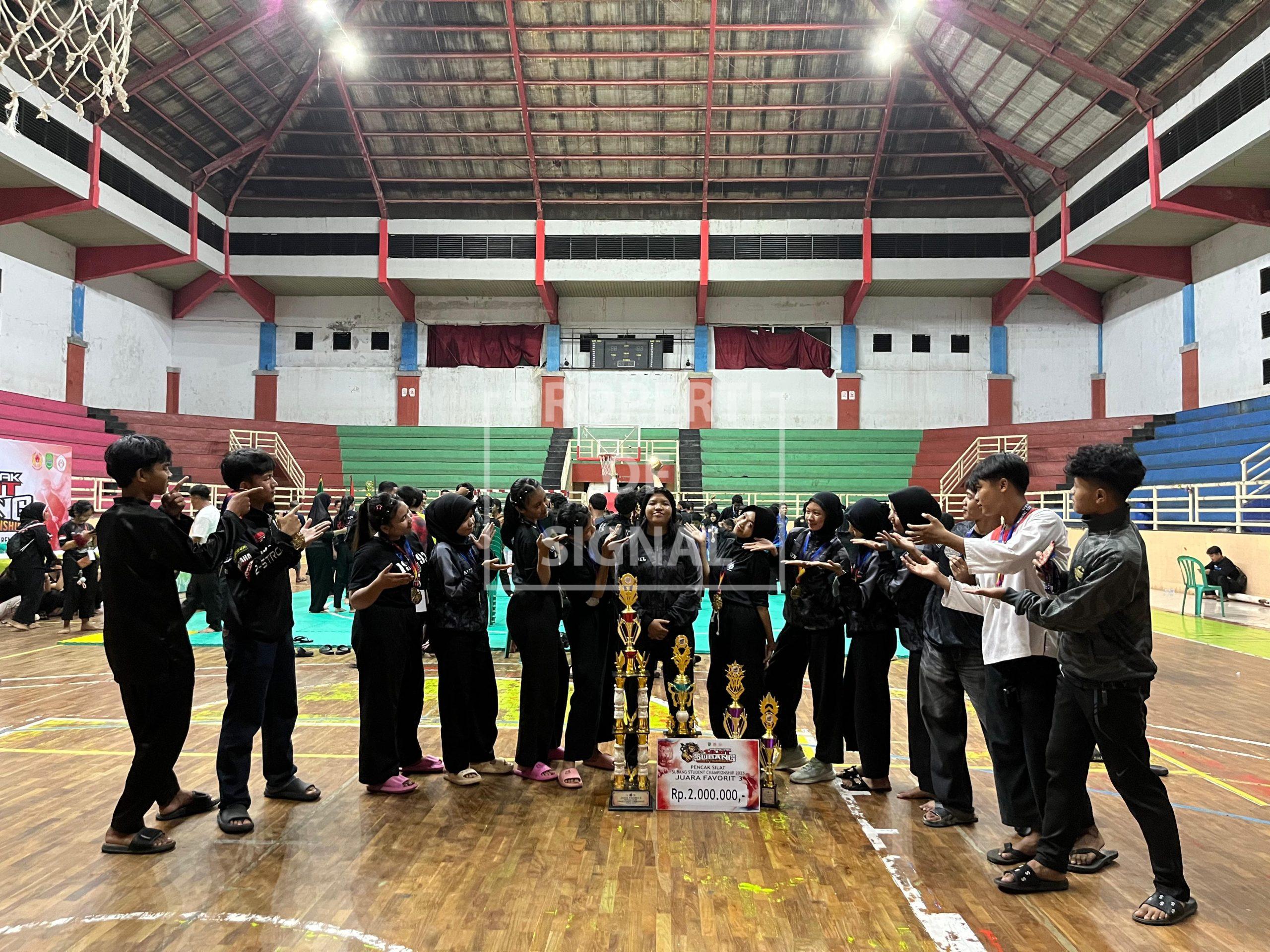 Atlit Silat SMAN 1 Anjatan Rebut Gelar Juara Umum 2 Remaja Dengan Raih 6 Emas, 4 Perak, 3 Perunggu Atlit Silat SMAN 1 Anjatan Rebut Gelar Juara Umum 2 Remaja Dengan Raih 6 Emas, 4 Perak, 3 Perunggu