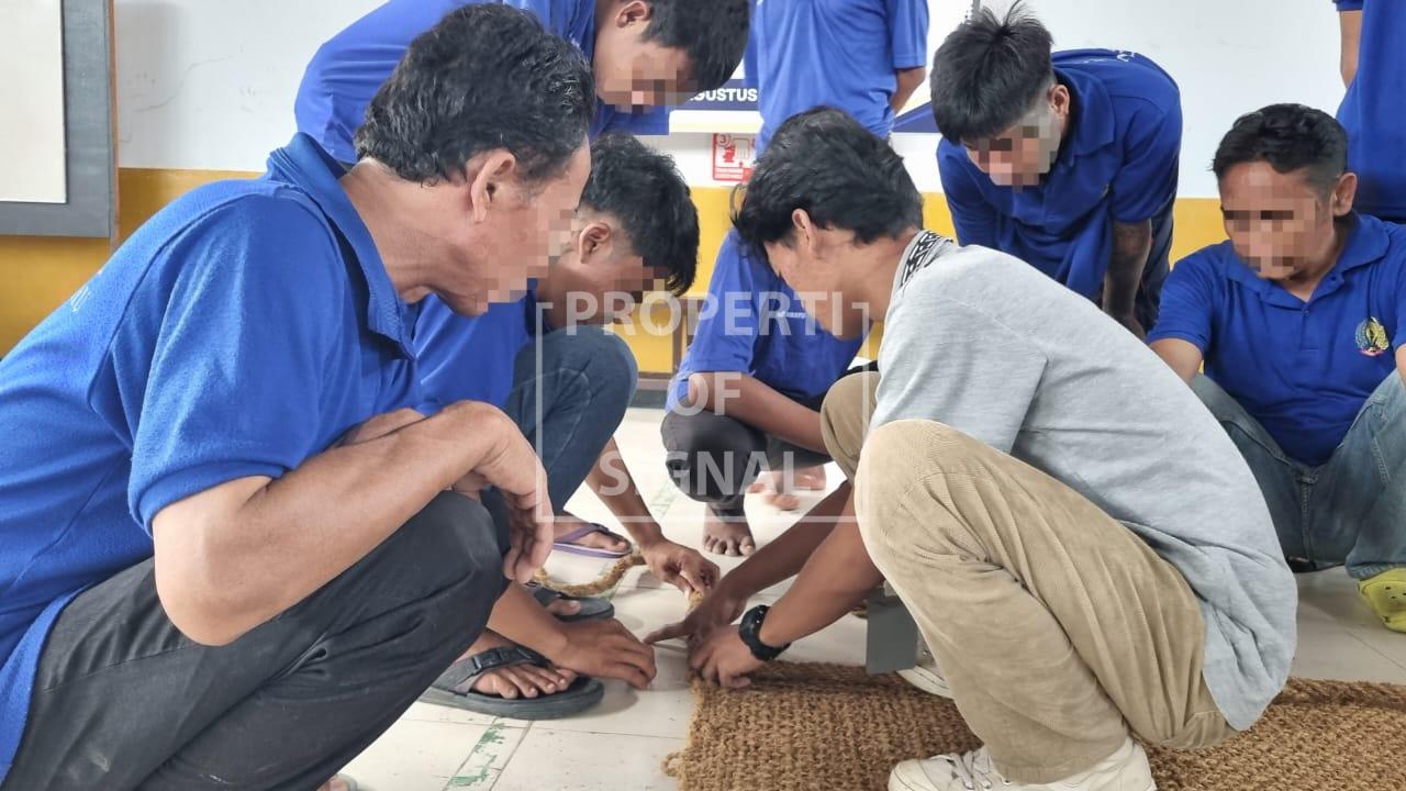 Lapas Indramayu Gelar Pelatihan Pembuatan Coco Shade Berbahan Serabut Kelapa Lapas Indramayu Gelar Pelatihan Pembuatan Coco Shade Berbahan Serabut Kelapa