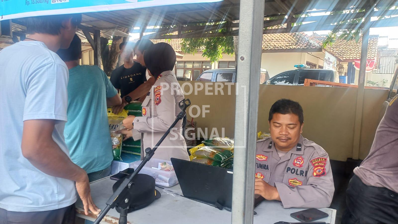 Polsek Indramayu Kota Gelar Gerakan Pangan Murah untuk Ringankan Beban Warga Polsek Indramayu Kota Gelar Gerakan Pangan Murah untuk Ringankan Beban Warga