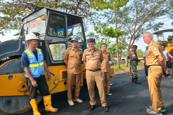 Wujudkan Infrastruktur Aman dan Nyaman, Wabup Syaefudin Tinjau Perbaikan Jalan Kedokan Bunder – Krangkeng