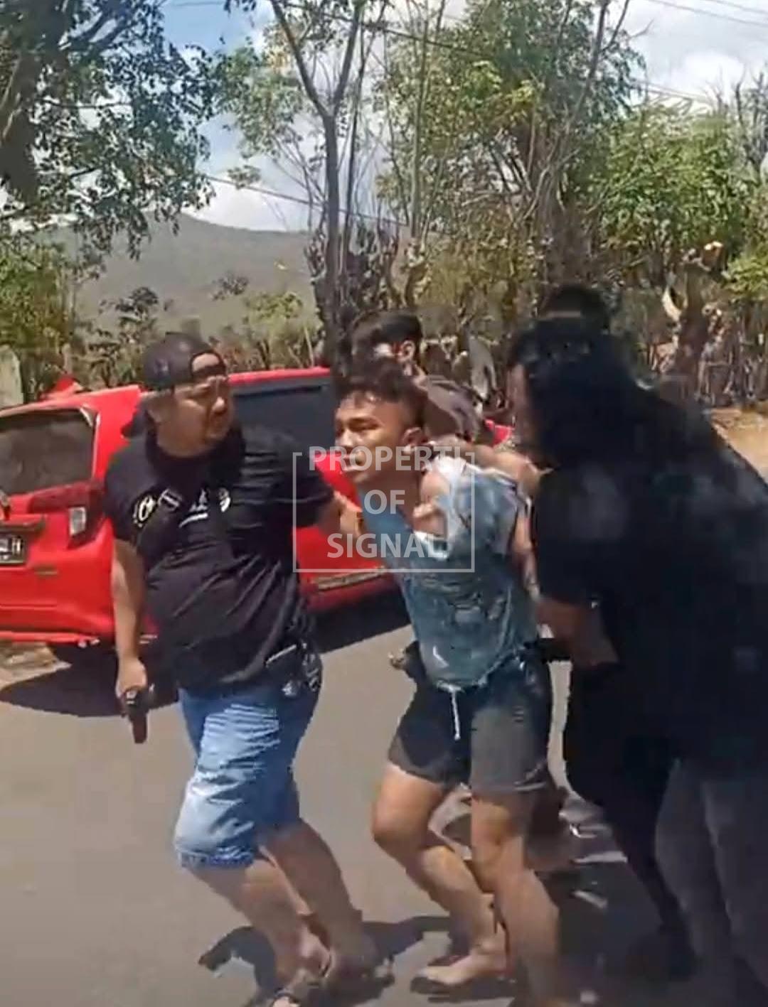 Viral di Medsos, Disebut Ada Penangkapan DPO Alvian Sinaga, Polisi Belum Beri Konfirmasi Resmi Viral di Medsos, Disebut Ada Penangkapan DPO Alvian Sinaga, Polisi Belum Beri Konfirmasi Resmi
