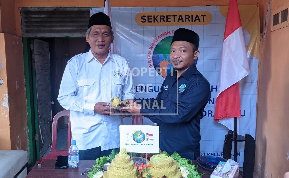 Meriahkan HUT RI ke-80 dan HUT IWO ke-13, IWO Indramayu Gelar Syukuran di Sekretariat Baru Meriahkan HUT RI ke-80 dan HUT IWO ke-13, IWO Indramayu Gelar Syukuran di Sekretariat Baru