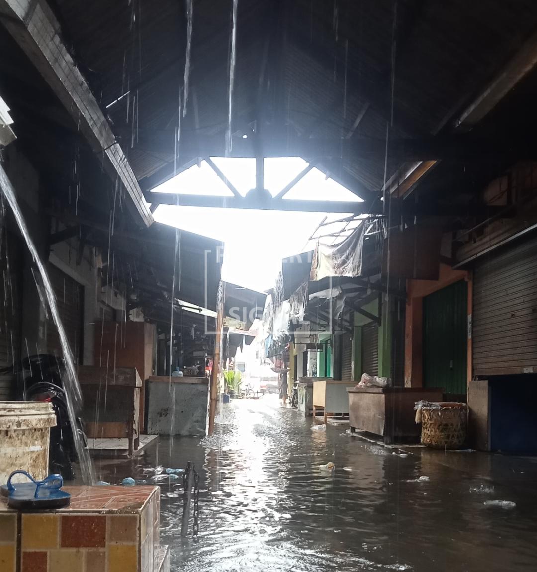 Pasar Wanguk Kerap Kebanjiran Saat Musim Hujan, Warga Kedungwungu Minta Relokasi Dipercepat Pasar Wanguk Kerap Kebanjiran Saat Musim Hujan, Warga Kedungwungu Minta Relokasi Dipercepat