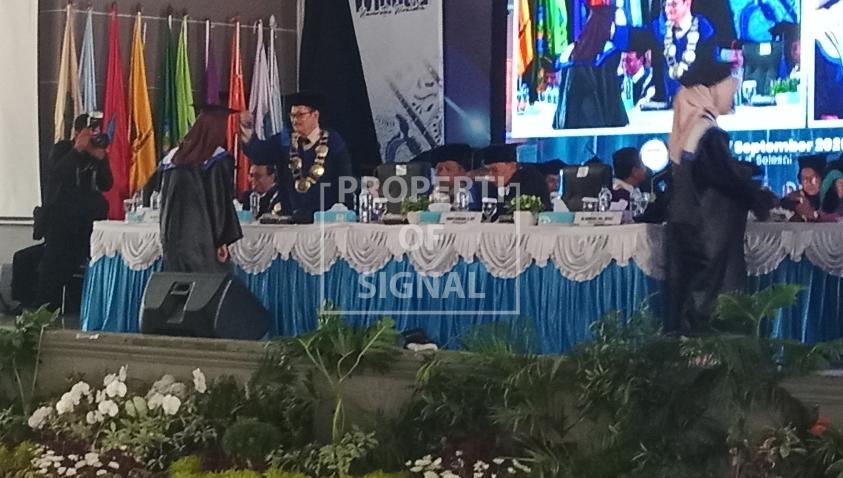 Sebanyak 359 Mahasiswa Resmi Resmi Diwisuda. Rektor Unwir Tekankan Adaptasi Teknologi, Bersaing di Era Digital. Sebanyak 359 Mahasiswa Resmi Resmi Diwisuda. Rektor Unwir Tekankan Adaptasi Teknologi, Bersaing di Era Digital.