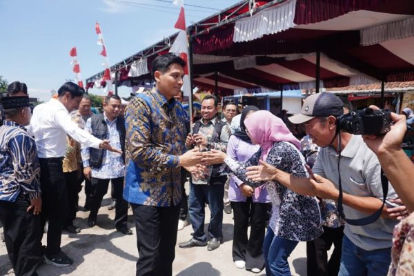 Kunjungi Wilayah Gantar, Bupati Lucky Hakim Perhatikan Daerah Perbatasan