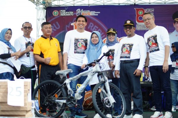 Peringati HUT PGRI ke-80 dan HGN Tahun 2025, Ribuan Tenaga Pendidik Ikuti Jalan Santai