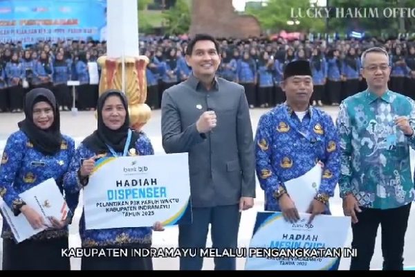 Bupati Lucky Hakim Serahkan SK kepada 4733 Pegawai Pemerintah dengan Perjanjian Kerja (PPPK) Paruh Waktu