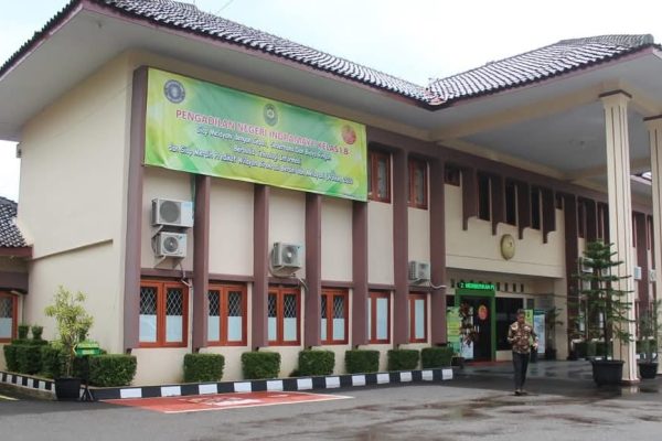 ‎PN Indramayu Tegaskan Tak Pernah Terbitkan Surat “Tidak Pernah Dipidana” untuk Pemenang Pilwu Cibereng