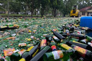 Jelang Tahun Baru 2026, Polres Indramayu Musnahkan 21.560 Botol Miras Hasil Operasi Pekat