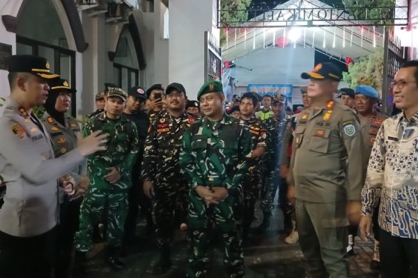 Aparat Gabungan TNI–Polri, Pol PP dan Dishub Gelar Patroli Pengamanan Malam Natal 2025 di Indramayu
