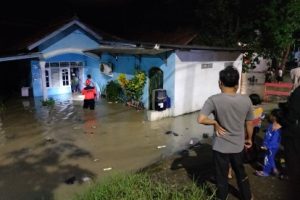 Sungai Cimanuk Rendam Tiga Kecamatan, BPBD Kabupaten Indramayu Buka Dapur Umum, Imbau Warga Waspada Bencana