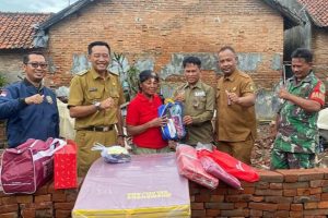 Tanggap Darurat Banjir, Pemkab Indramayu Melalui Dinsos Salurkan Bantuan Warga Terdampak Banjir