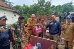 Dinsos Indramayu Salurkan Bantuan Sosial untuk Warga Terdampak Banjir