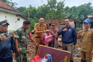 Dinsos Indramayu Salurkan Bantuan Sosial untuk Warga Terdampak Banjir