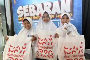 SEBARAN 5.0 Pertamina Bagikan Baju Lebaran Untuk Anak Yatim