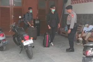 BREAKING NEWS! KPK Geruduk Rumah Ono Surono di Indramayu