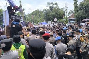 Aksi Damai di Depan Kantor PendopoKabupaten Indramayu BerakhirKondusif