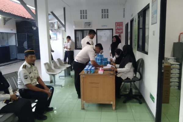 Tegas Zero Narkoba, Lapas Indramayu Tes Urine Pegawai dan Warga Binaan