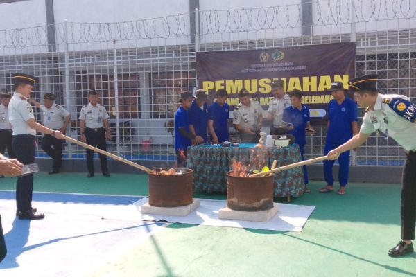 Pemusnahan BB Hasil Razia, Lapas Indramayu Tegaskan Komitmen Bersih dari Barang Terlarang