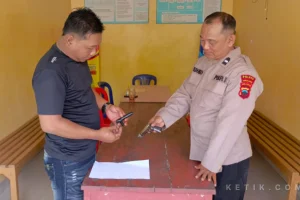 Unit Reskrim Polsek Bantarbolang, Polres Pemalang, berhasil mengungkap kasus pencurian sepeda motor (curanmor) yang terjadi di Desa Sambeng, Kecamatan Bantarbolang, Kabupaten Pemalang. Seorang pemuda berinisial AR (19), warga Indramayu, Jawa Barat, ditetapkan sebagai tersangka.