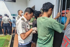 Perkuat Keamanan, Lapas Indramayu Gelar Razia Rutin dan Sita Barang Terlarang